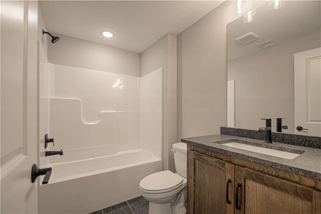 1508 SW Arborpark Terrace, Lee's Summit, MO 64082