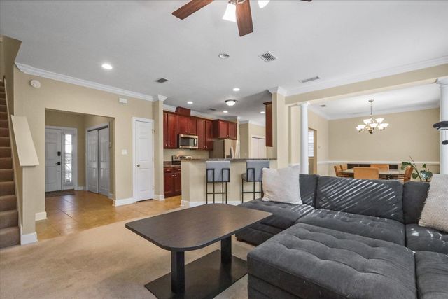 525 Forest Green Dr, Tallahassee, FL 32308