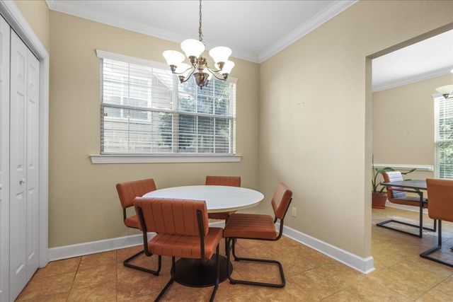 525 Forest Green Dr, Tallahassee, FL 32308