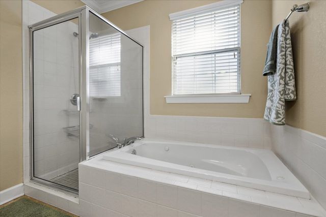 525 Forest Green Dr, Tallahassee, FL 32308