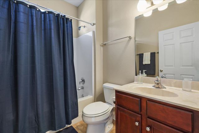 525 Forest Green Dr, Tallahassee, FL 32308