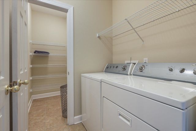 525 Forest Green Dr, Tallahassee, FL 32308