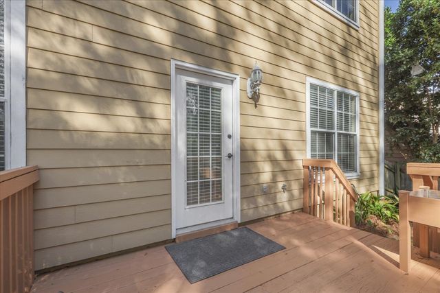 525 Forest Green Dr, Tallahassee, FL 32308