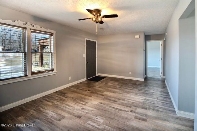 401 Embry Villa Dr, Leitchfield, KY 42754