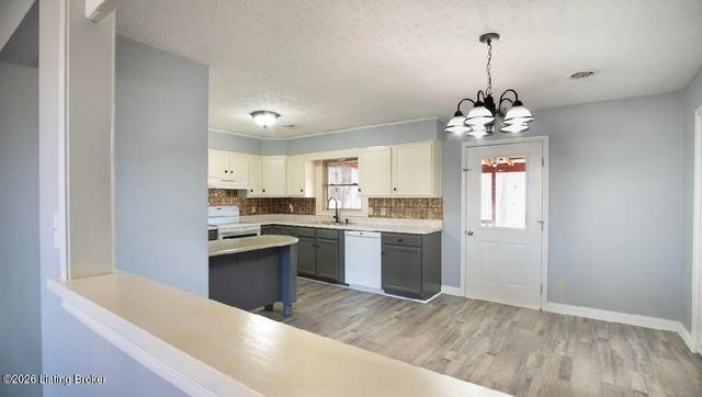 401 Embry Villa Dr, Leitchfield, KY 42754