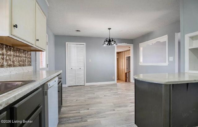 401 Embry Villa Dr, Leitchfield, KY 42754