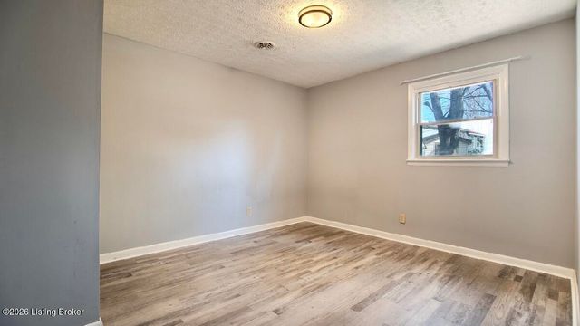 401 Embry Villa Dr, Leitchfield, KY 42754