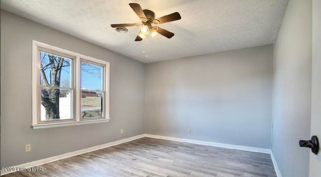 401 Embry Villa Dr, Leitchfield, KY 42754