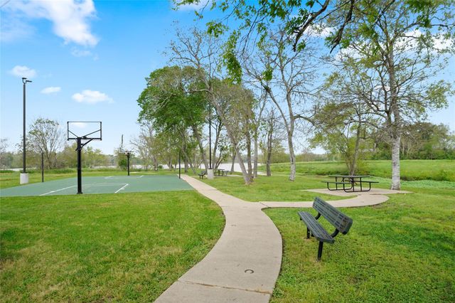 21502 Chenango Lake Drive, Angleton, TX 77515