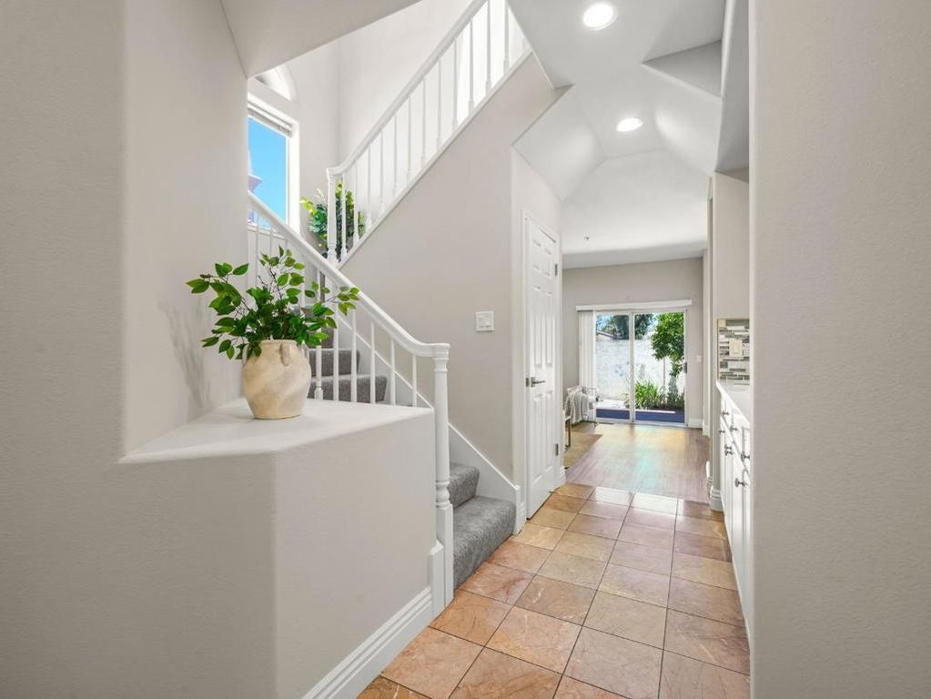 Image 5 of property listing at 505 Westside Avenue, Sunnyvale, CA 94087