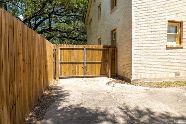 1107 N Adams, Beeville, TX 78102