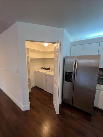 561 Racquet Club Rd 21, Weston, FL 33326