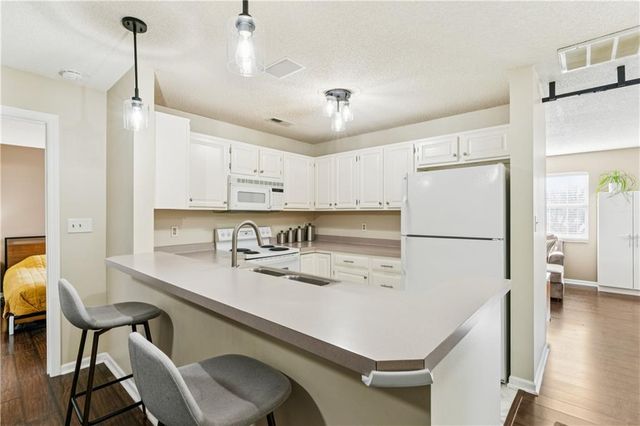 220 E Hansen Court, Independence, MO 64055