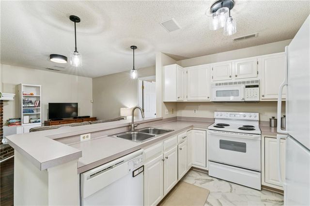 220 E Hansen Court, Independence, MO 64055