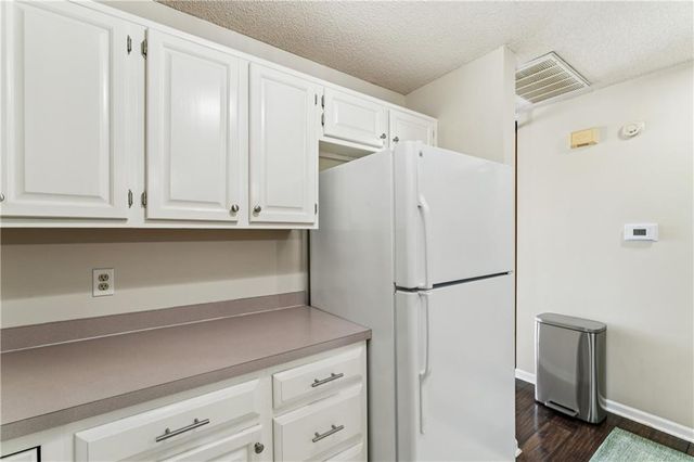 220 E Hansen Court, Independence, MO 64055