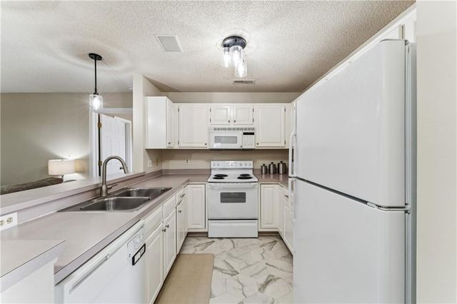 220 E Hansen Court, Independence, MO 64055