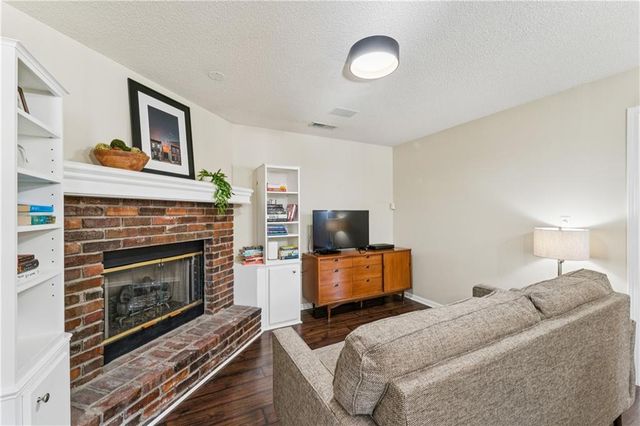 220 E Hansen Court, Independence, MO 64055