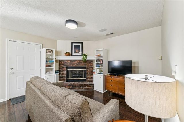 220 E Hansen Court, Independence, MO 64055