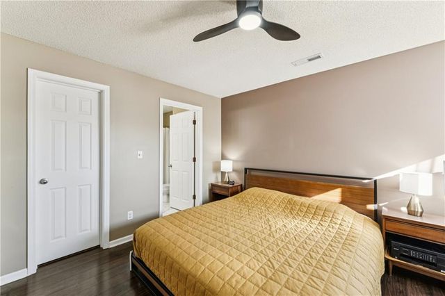 220 E Hansen Court, Independence, MO 64055