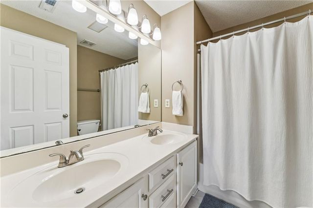 220 E Hansen Court, Independence, MO 64055