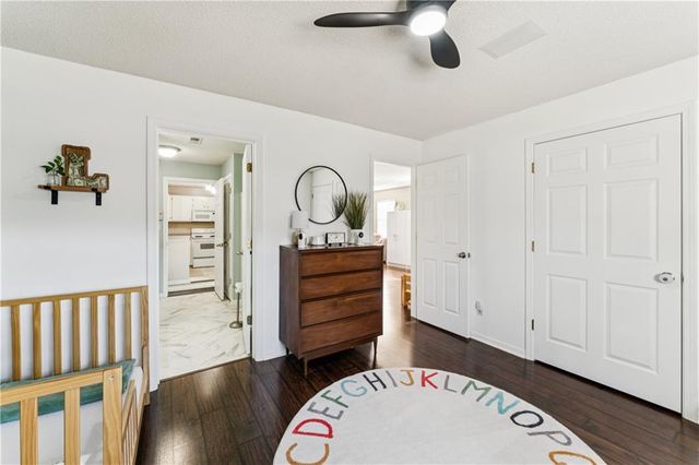 220 E Hansen Court, Independence, MO 64055