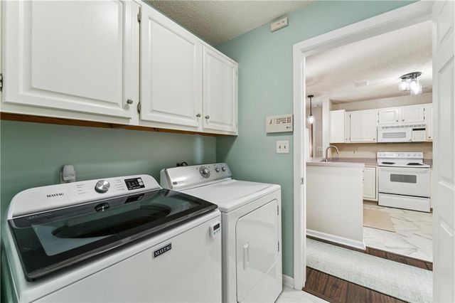 220 E Hansen Court, Independence, MO 64055