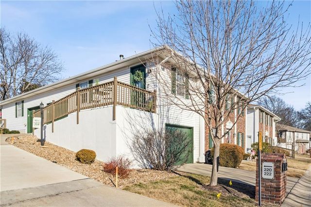 220 E Hansen Court, Independence, MO 64055