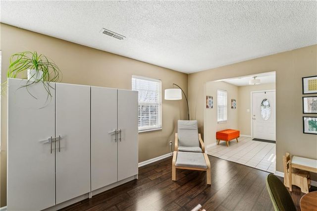 220 E Hansen Court, Independence, MO 64055