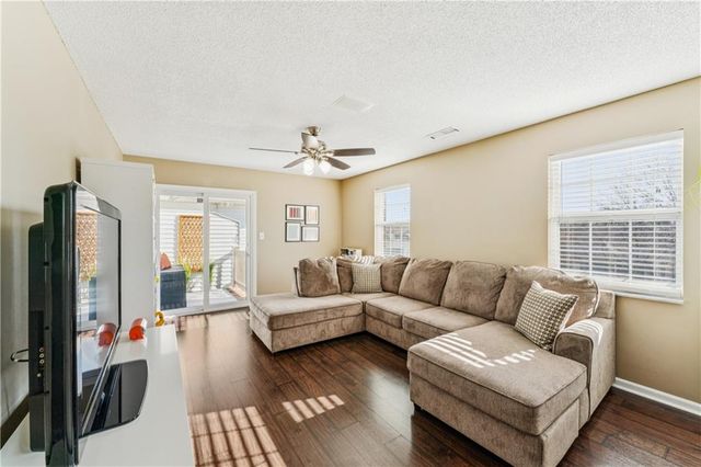 220 E Hansen Court, Independence, MO 64055