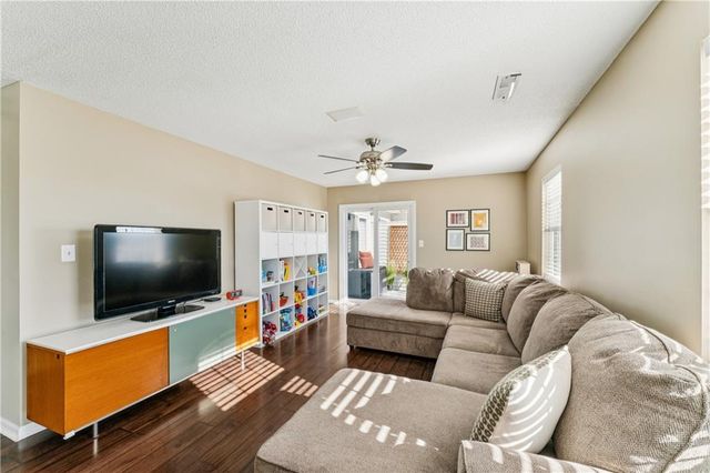 220 E Hansen Court, Independence, MO 64055