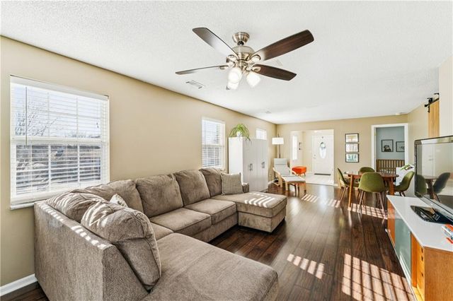 220 E Hansen Court, Independence, MO 64055