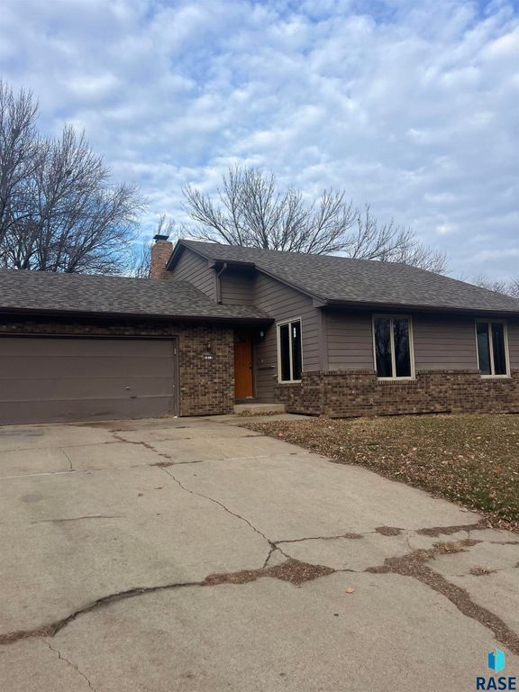 5812 37th St Street, Sioux Falls, SD 57106