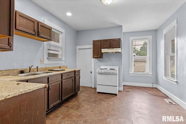1920 S 7TH Street, Springfield, IL 62703