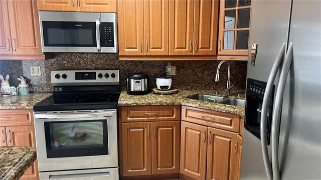 4443 NW 179th Ter, Miami Gardens, FL 33055