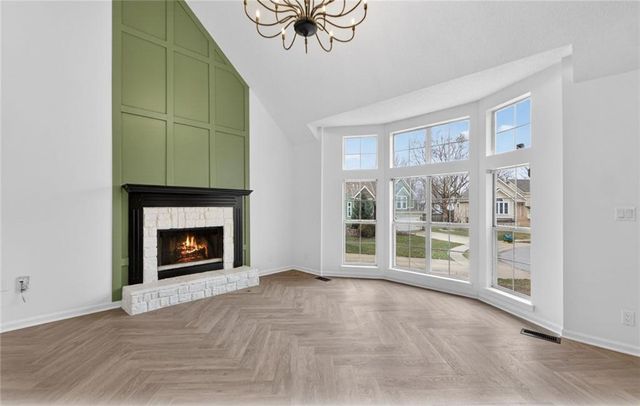 8000 W 148th Street, Overland Park, KS 66223