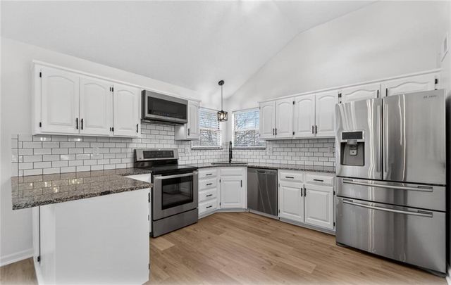 8000 W 148th Street, Overland Park, KS 66223