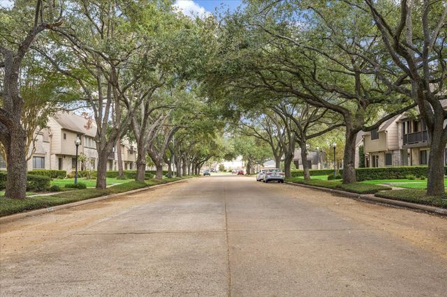 6667 Kentwick Drive 2-19, Houston, TX 77084