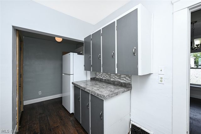 940 W Hopocan Avenue, Barberton, OH 44203