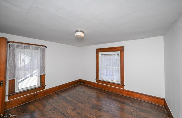940 W Hopocan Avenue, Barberton, OH 44203
