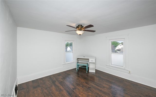 940 W Hopocan Avenue, Barberton, OH 44203