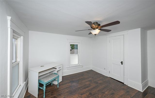 940 W Hopocan Avenue, Barberton, OH 44203