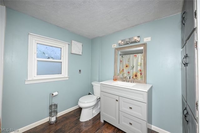 940 W Hopocan Avenue, Barberton, OH 44203