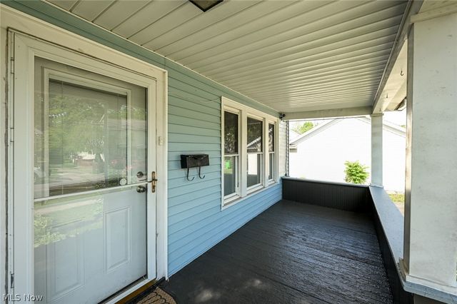 940 W Hopocan Avenue, Barberton, OH 44203