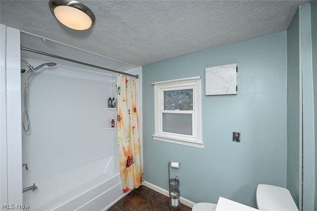 940 W Hopocan Avenue, Barberton, OH 44203
