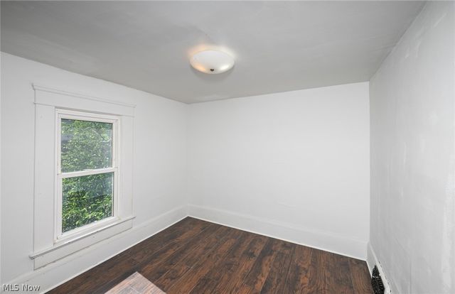 940 W Hopocan Avenue, Barberton, OH 44203