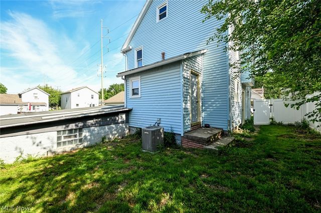 940 W Hopocan Avenue, Barberton, OH 44203