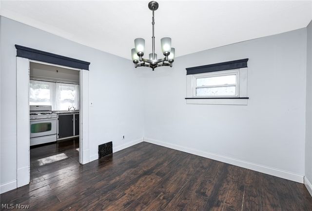 940 W Hopocan Avenue, Barberton, OH 44203