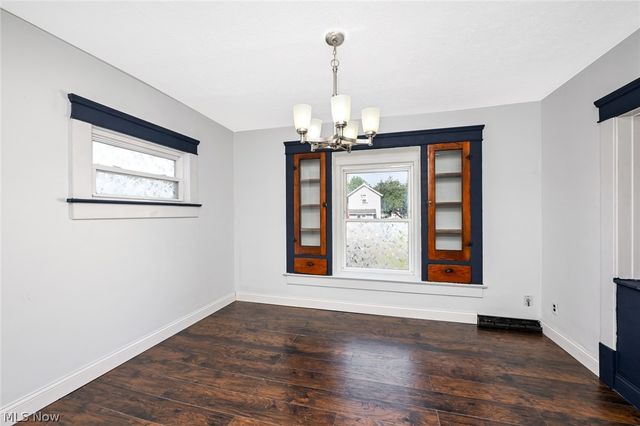 940 W Hopocan Avenue, Barberton, OH 44203