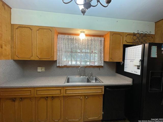 8702 Charro Ln, San Antonio, TX 78217