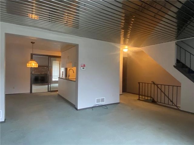 238 Timber Ln, Trafford, PA 15085